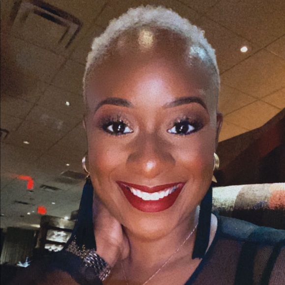 Meet your Posher, Andrea - Picture 1 of 1